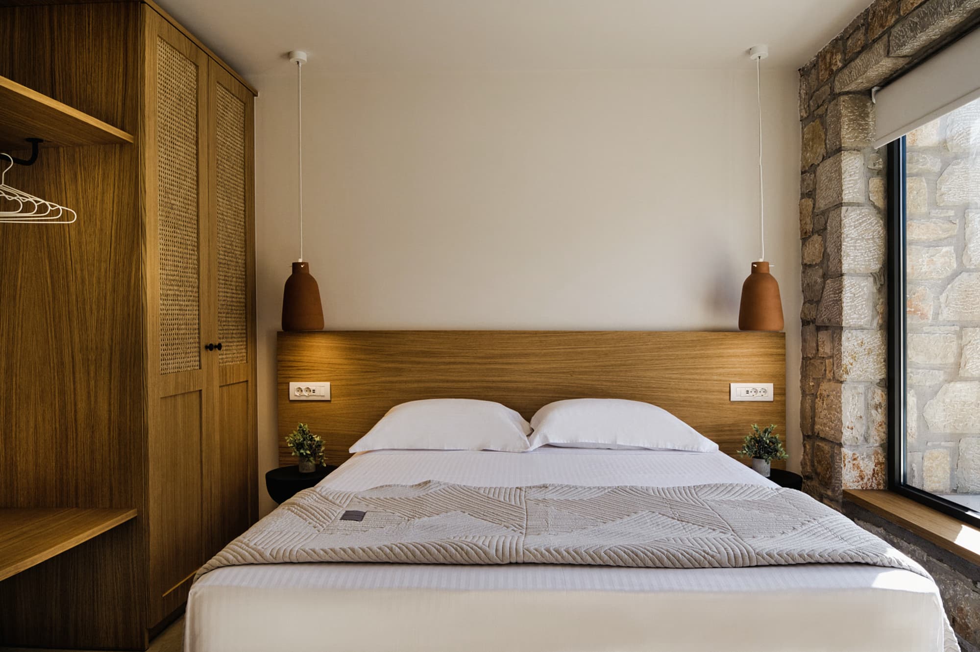 Revello Villa 2 queen bed against a timber headboard