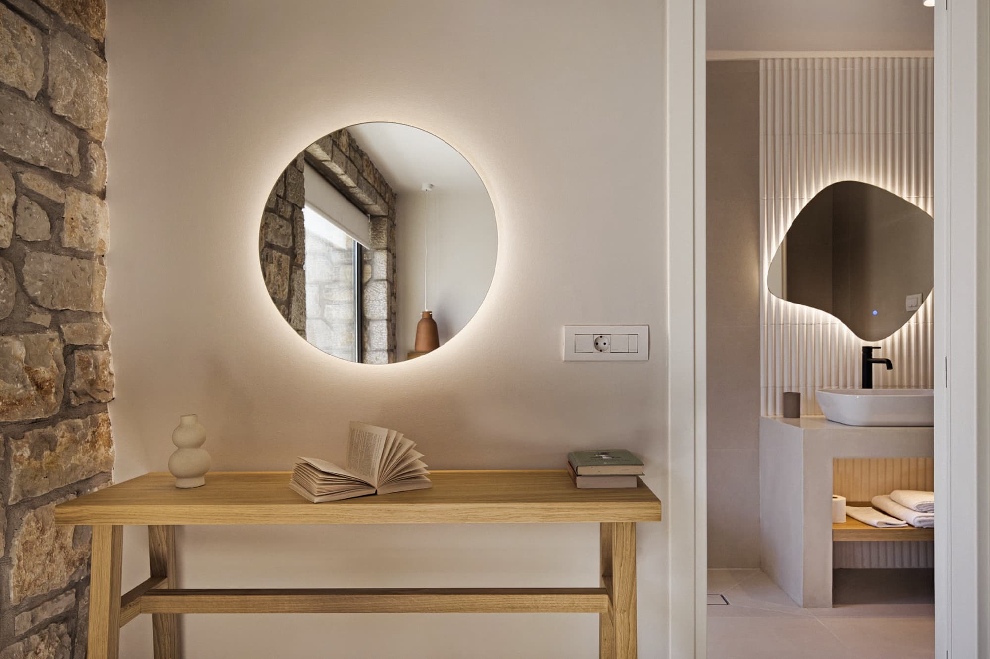 Revello Villa 2 dressing console with a backlit round mirror