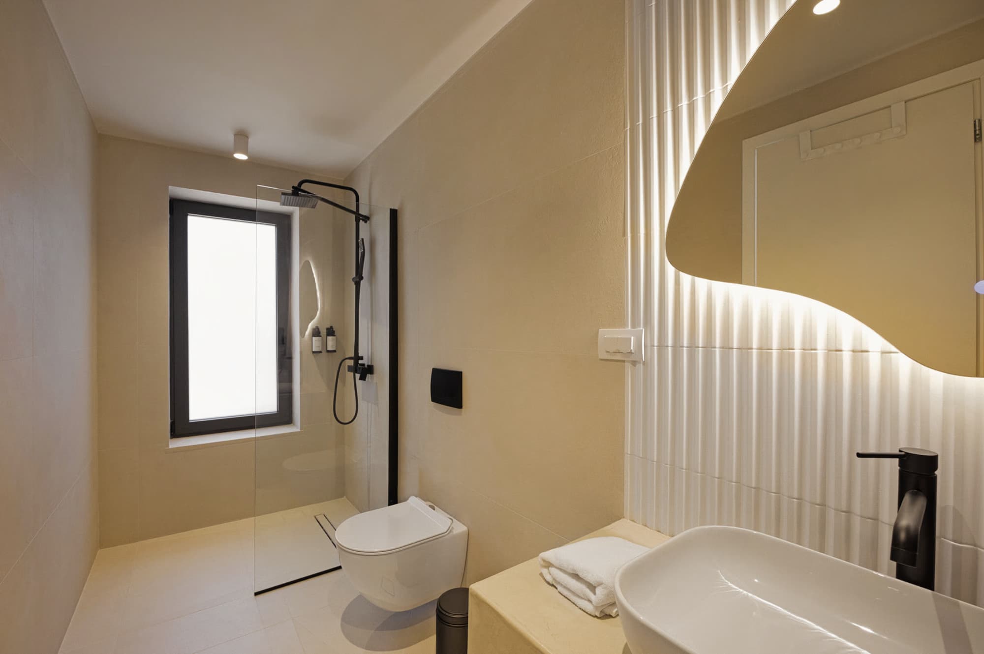 Revello Villa 3 bathroom with freestanding tub and sculpted light