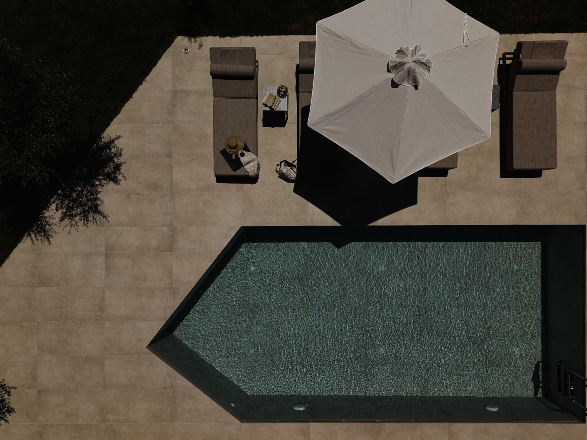 Revello Villa 4 private pool and umbrella from above