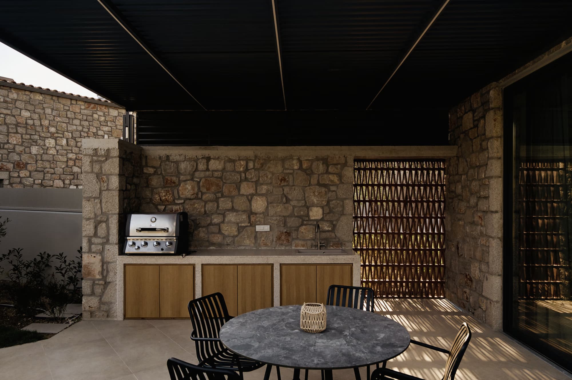 Revello Villa 4 outdoor dining and BBQ under the pergola